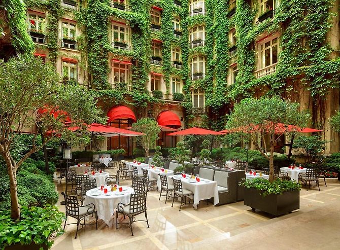 Луксозни хотели във Франция Plaza Athenee Exterior