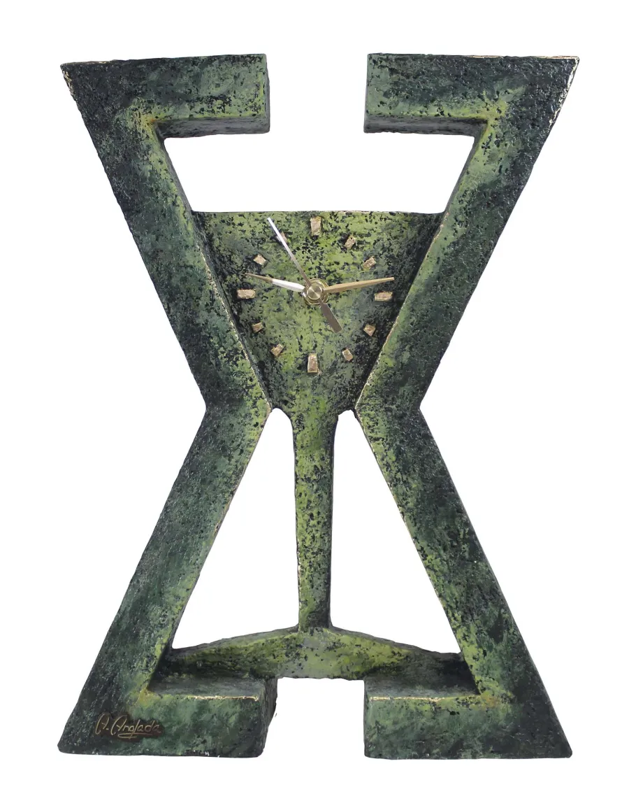 Часовник за 15-годишнината на фирмата