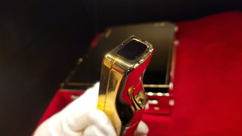 Конзола с 24-каратово злато