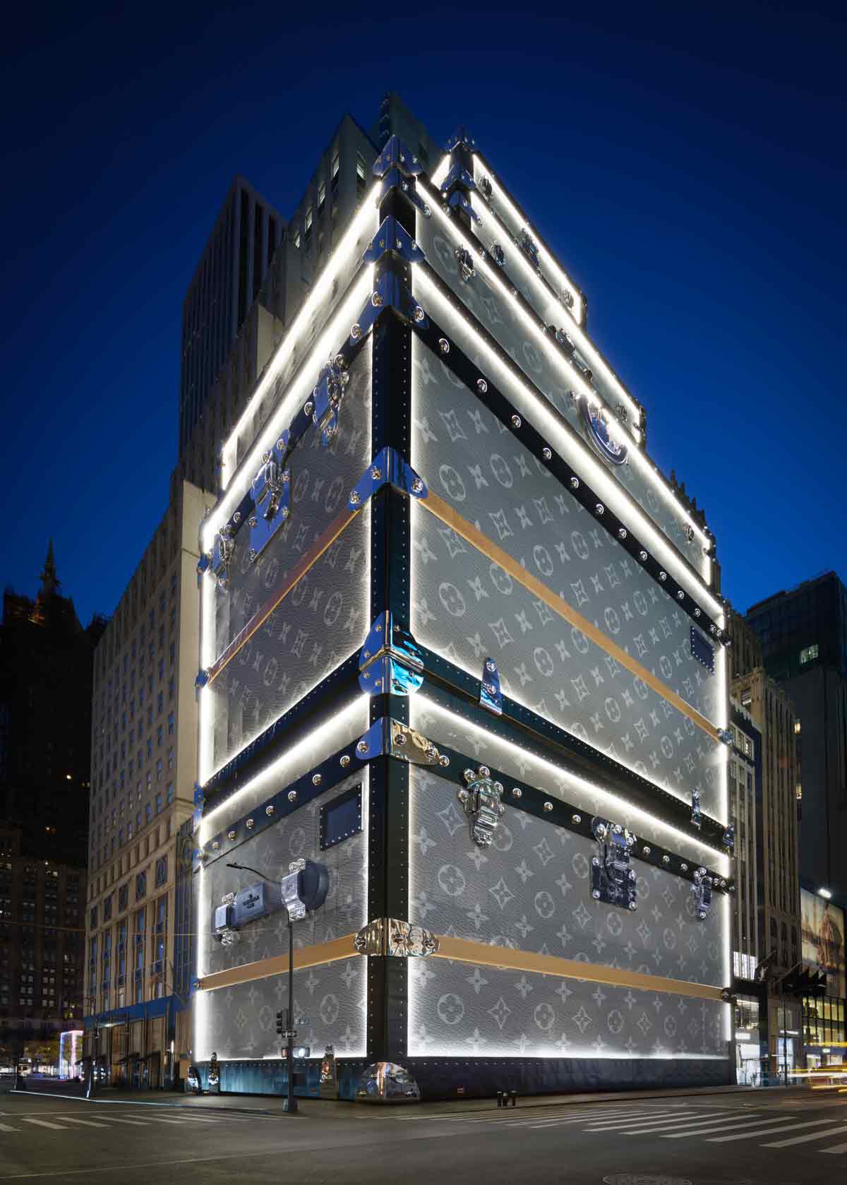 Небостъргачът Louis Vuitton