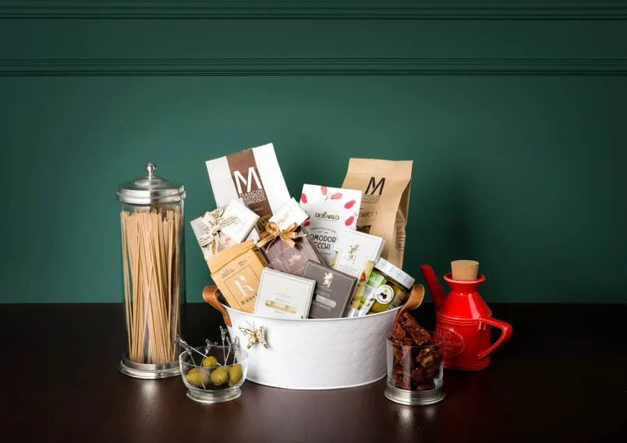 Подаръчна кошница