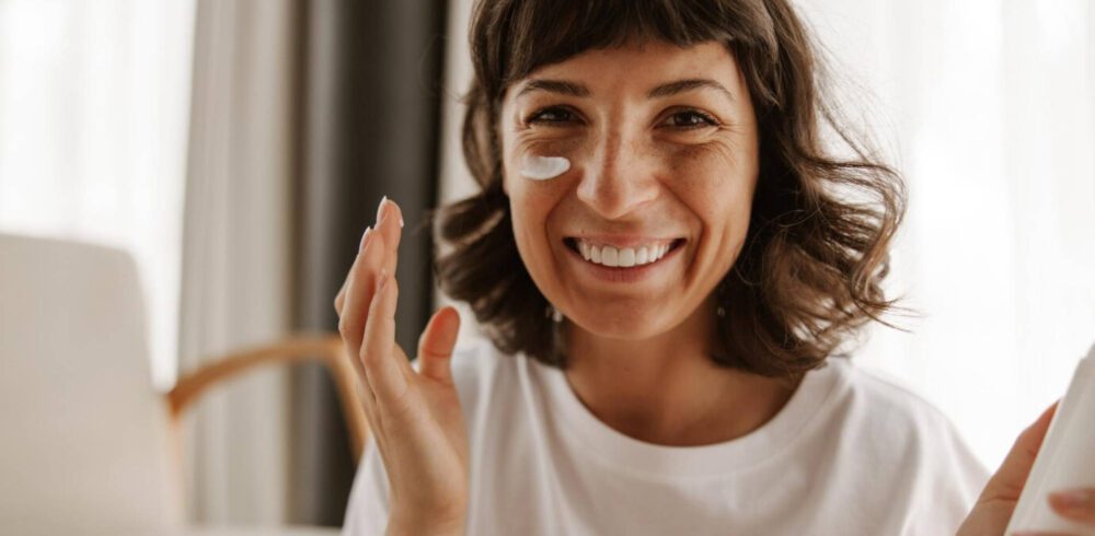 Какъв крем за околоочния контур да изберем