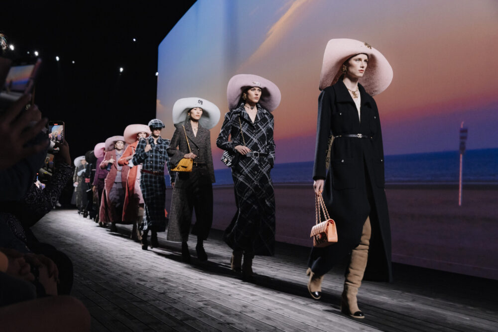 Chanel Cruise 2027 Дебютира през април